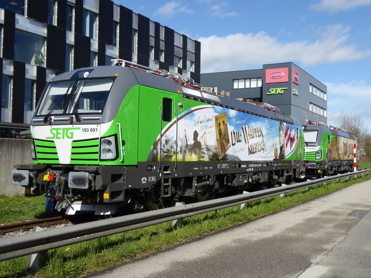 SETG präsentiert 2 neue VECTRON - Themenloks; aktueller denn je !!!